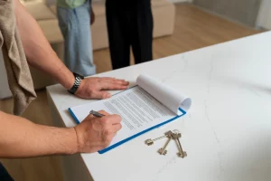 Comprador escritura una vivienda